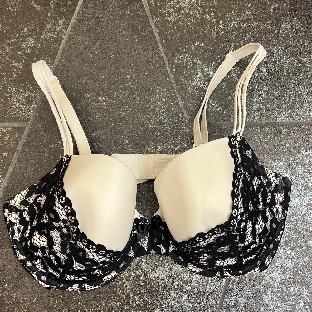 Victoria's Secret White Lined Demi Bra